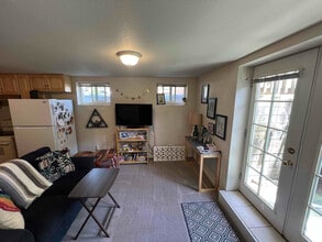 2240 Hillsdale Cir in Boulder, CO - Building Photo - Building Photo