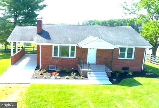 property at 43129 Lucketts Rd