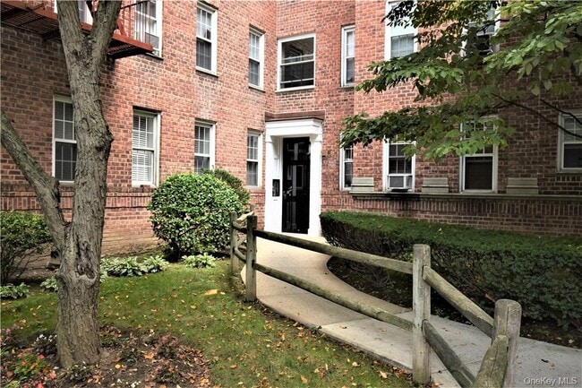 780 Bronx River Rd in Yonkers, NY - Building Photo - Building Photo