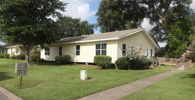 Village Dulac Apartments in Lafayette, LA - Building Photo - Building Photo