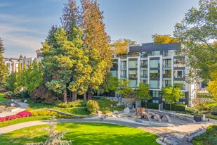 Shannon Mews in Vancouver, BC - Building Photo