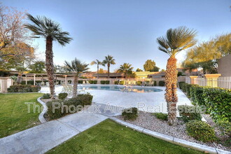 9128 E Gelding Dr in Scottsdale, AZ - Building Photo - Building Photo