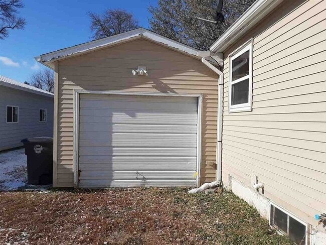 209 3rd St in Velva, ND - Building Photo - Building Photo
