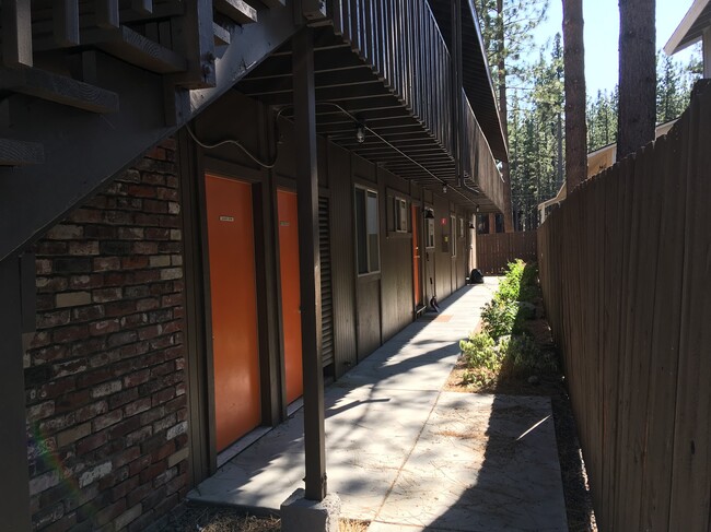 776 Tallac Apartments in South Lake Tahoe, CA - Building Photo - Building Photo