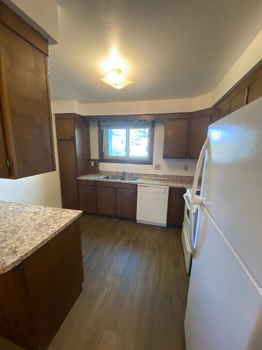 912 E Owens Ave in Bismarck, ND - Building Photo