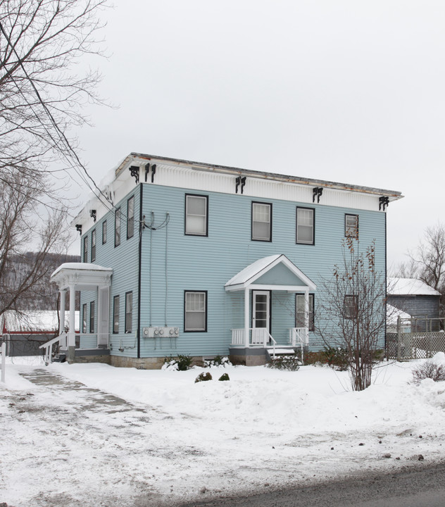 238 Macarthur Ave in Cobleskill, NY - Foto de edificio