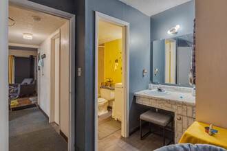 Altamonte Terrace in Altamonte Springs, FL - Building Photo - Interior Photo