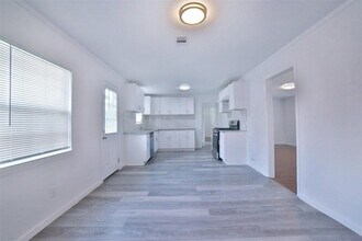 2302 35th Ave N in Texas City, TX - Building Photo - Building Photo