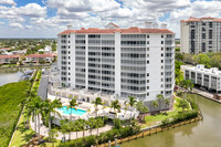 Regatta at Vanderbilt Beach in Naples, FL - Foto de edificio - Building Photo