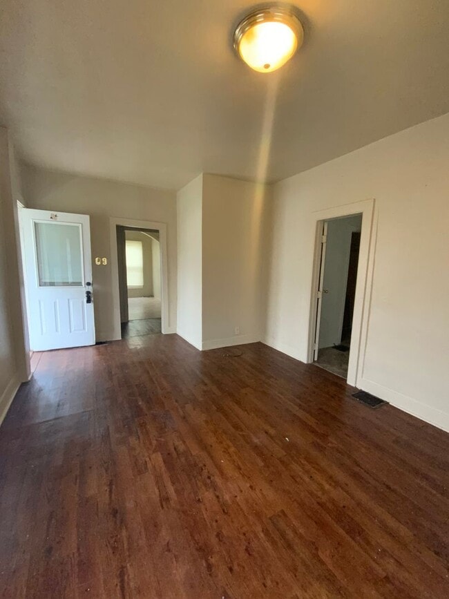 property at 532 W 6th St