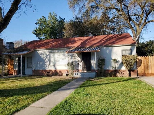 219 Wilson Ave in Modesto, CA - Building Photo - Building Photo