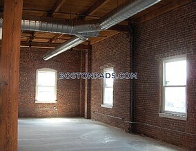 90 Lafayette St-Unit -202 in Salem, MA - Building Photo - Building Photo
