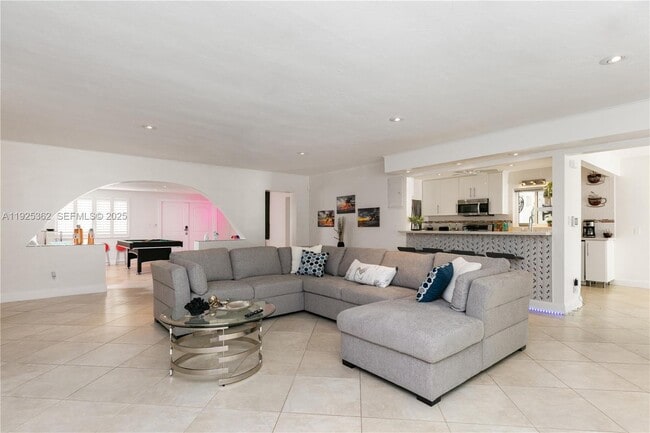 property at 1900 N Victoria Park Rd