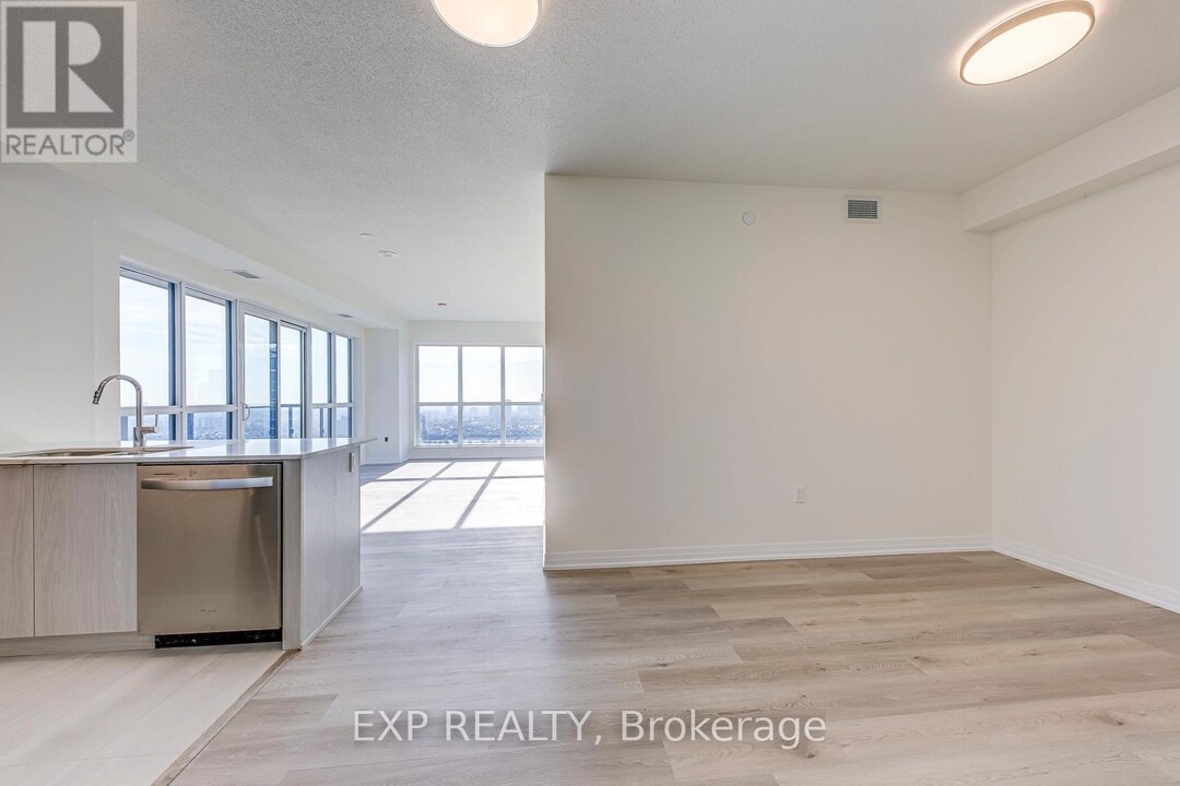 15 Watergarden Dr in Mississauga, ON - Building Photo