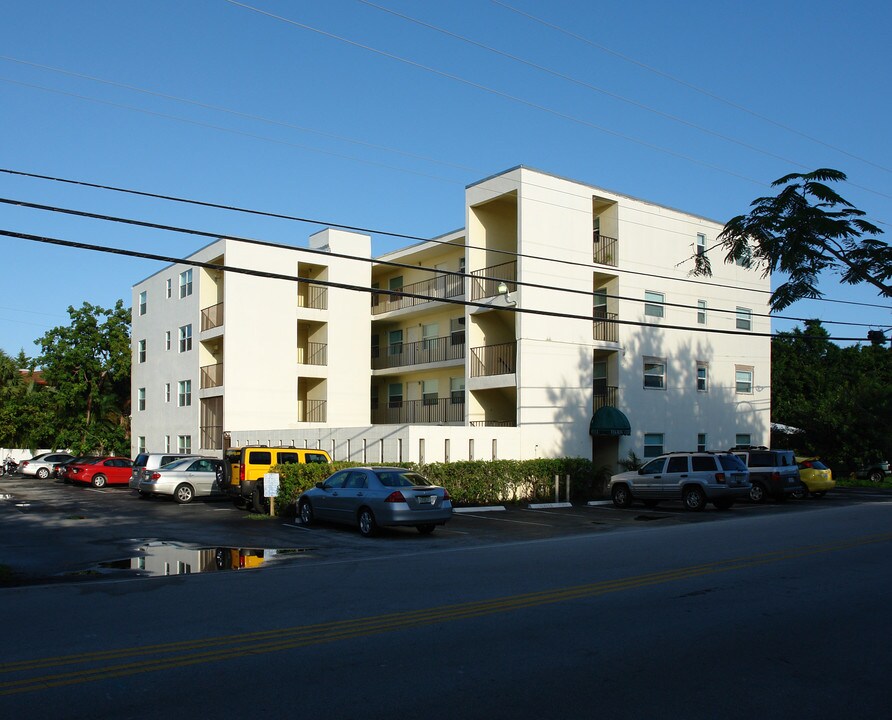 611 NE 14th Ave in Fort Lauderdale, FL - Building Photo