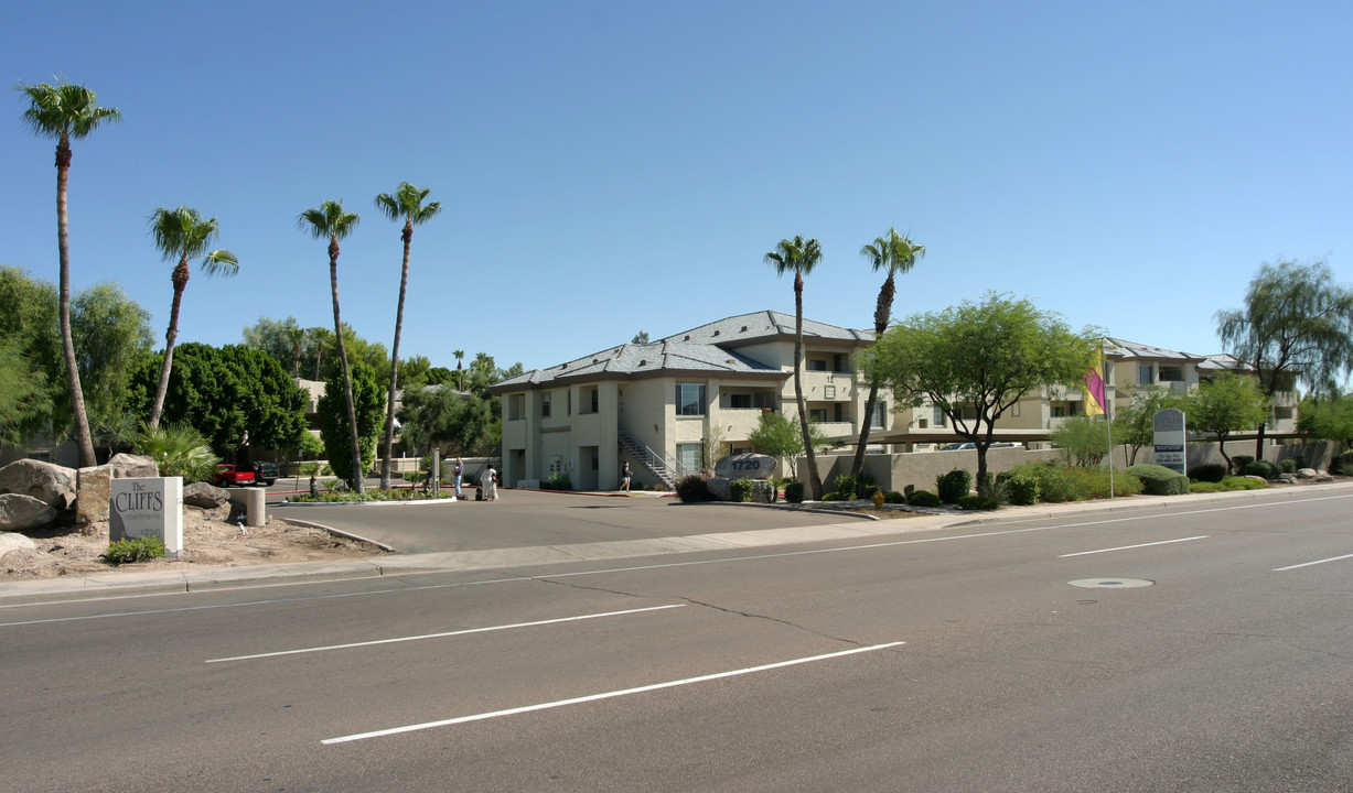 The Cliffs at North Mountain in Phoenix, AZ - Building Photo