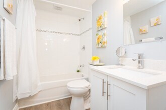 2200 King St E in Hamilton, ON - Building Photo - Building Photo