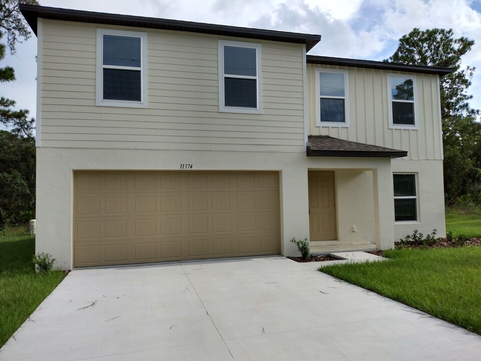 11374 Marcella Dr in Spring Hill, FL - Building Photo