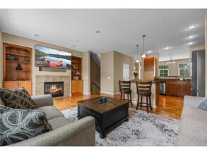 12225 82nd Ave N in Maple Grove, MN - Foto de edificio - Building Photo