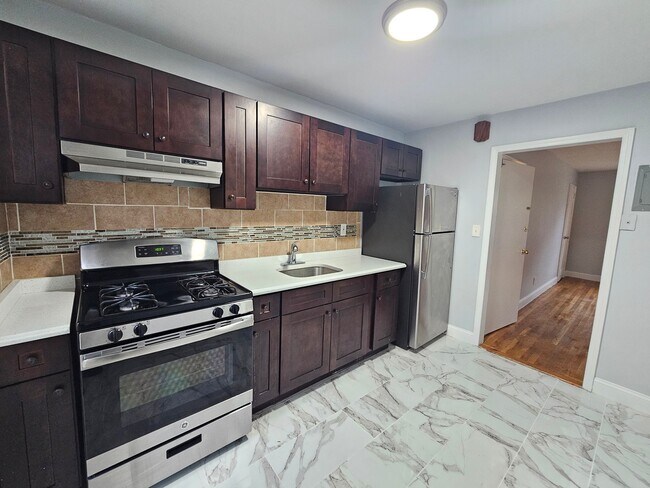 353 S Center St, Unit B in Orange, NJ - Foto de edificio - Building Photo