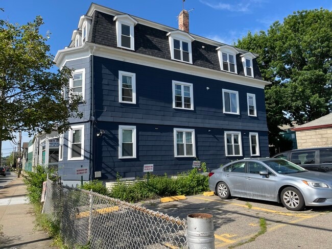 33 Valley St, Unit #3
