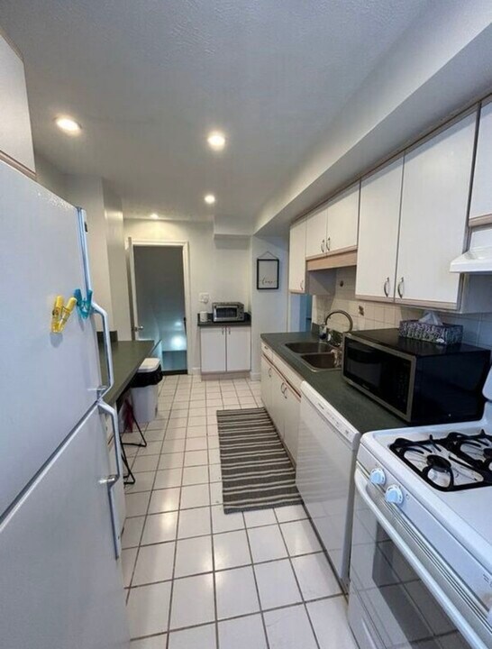 4056 Northfield Rd in Highland Hills, OH - Building Photo