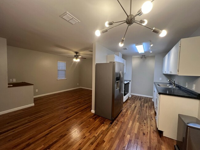 property at 719 W Georgia St