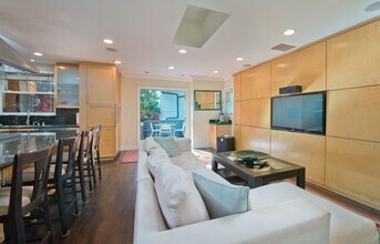 807 Warren Ave, Unit 809 in Venice, CA - Building Photo - Building Photo