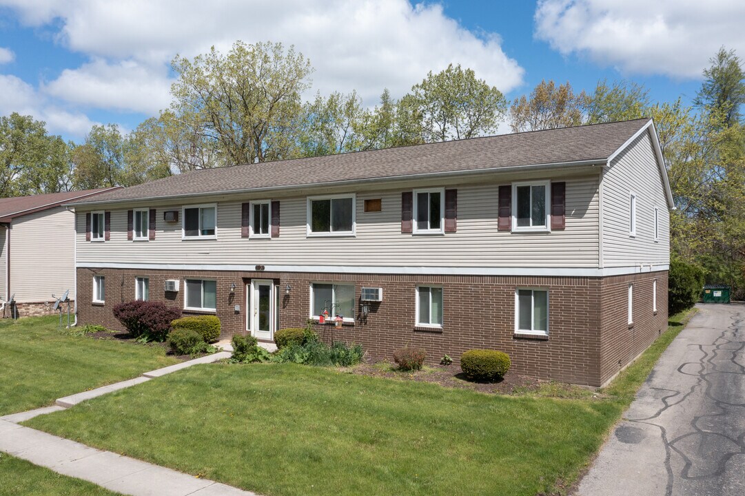 1549 Brooke Park Dr in Toledo, OH - Building Photo