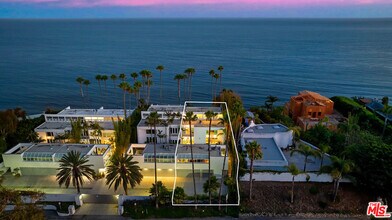 27428 Pacific Coast Hwy in Malibu, CA - Foto de edificio - Building Photo