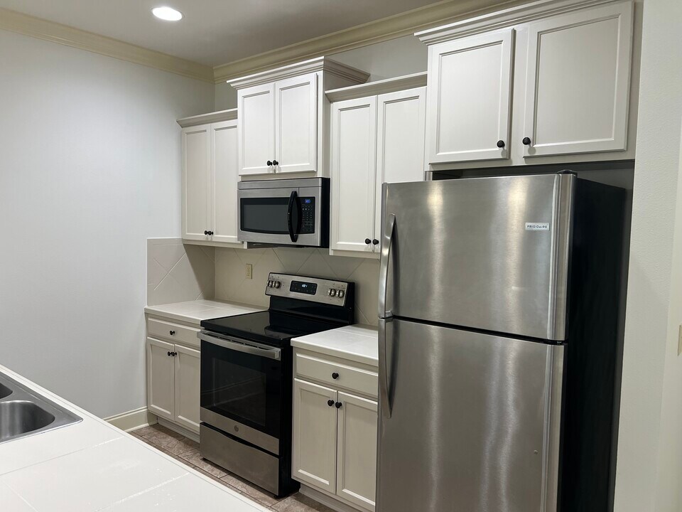 37140 Woodgate Ave in Prairieville, LA - Foto de edificio