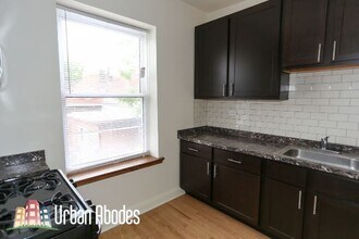 1010 W Sunnyside Ave, Unit M04B in Chicago, IL - Foto de edificio - Building Photo