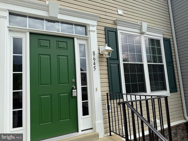 8645 Willow Leaf Ln in Odenton, MD - Building Photo - Building Photo