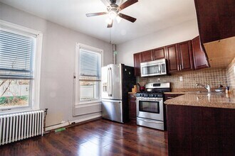 18 Howard Pl in Jersey City, NJ - Building Photo - Building Photo