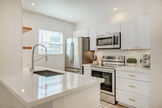 2301 E University Dr in Mesa, AZ - Foto de edificio - Building Photo