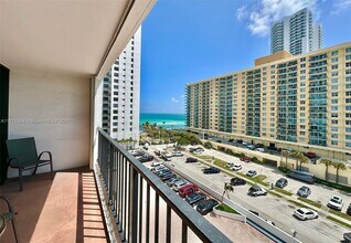 2401 S Ocean Dr, Unit 707 in Hollywood, FL - Building Photo - Building Photo