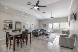 Residences at the Overlook in Little Rock, AR - Building Photo