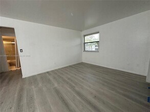 20075 NE 3rd Ct in Miami Gardens, FL - Foto de edificio - Building Photo