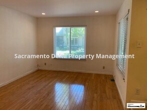 151 Fairgrounds Dr in Sacramento, CA - Foto de edificio - Building Photo