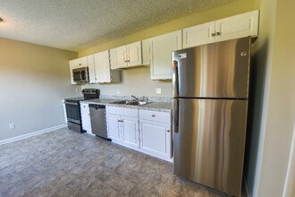 7117 Tollhouse Dr in Fayetteville, NC - Building Photo - Building Photo