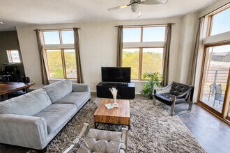 2124 E 6th St, Unit 311 in Austin, TX - Building Photo - Building Photo