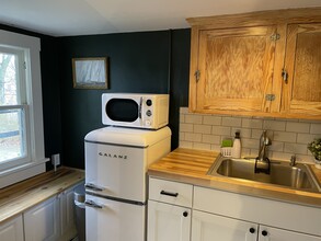 108 Fayette St, Unit Unit C in Staunton, VA - Foto de edificio - Building Photo