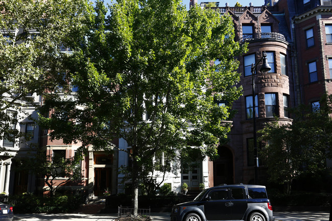 318 Beacon St in Boston, MA - Foto de edificio - Building Photo