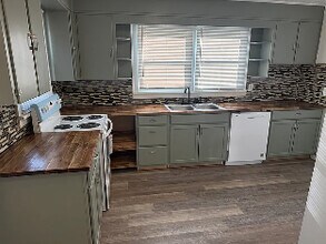 2450 Brights Pike in Morristown, TN - Foto de edificio - Building Photo