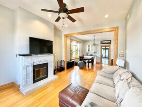 2526 N California Ave in Chicago, IL - Building Photo - Building Photo