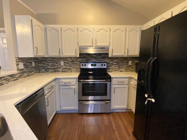 Room in House on Hathshire Dr in Charlotte, NC - Building Photo - Building Photo