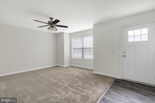 130 Beechwood Wy in Hanover, PA - Building Photo