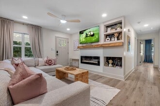 2412 Surrey St in Tallahassee, FL - Building Photo - Building Photo