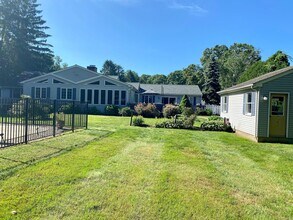 30 Beaver Pond Rd in Madison, CT - Building Photo - Building Photo