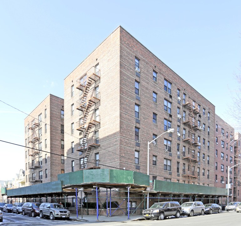 42-43 Ithaca St in Flushing, NY - Building Photo